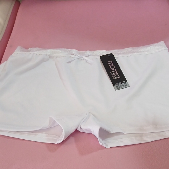 Mamia Classic White Panties with Lace Detail - Picture 1 of 4